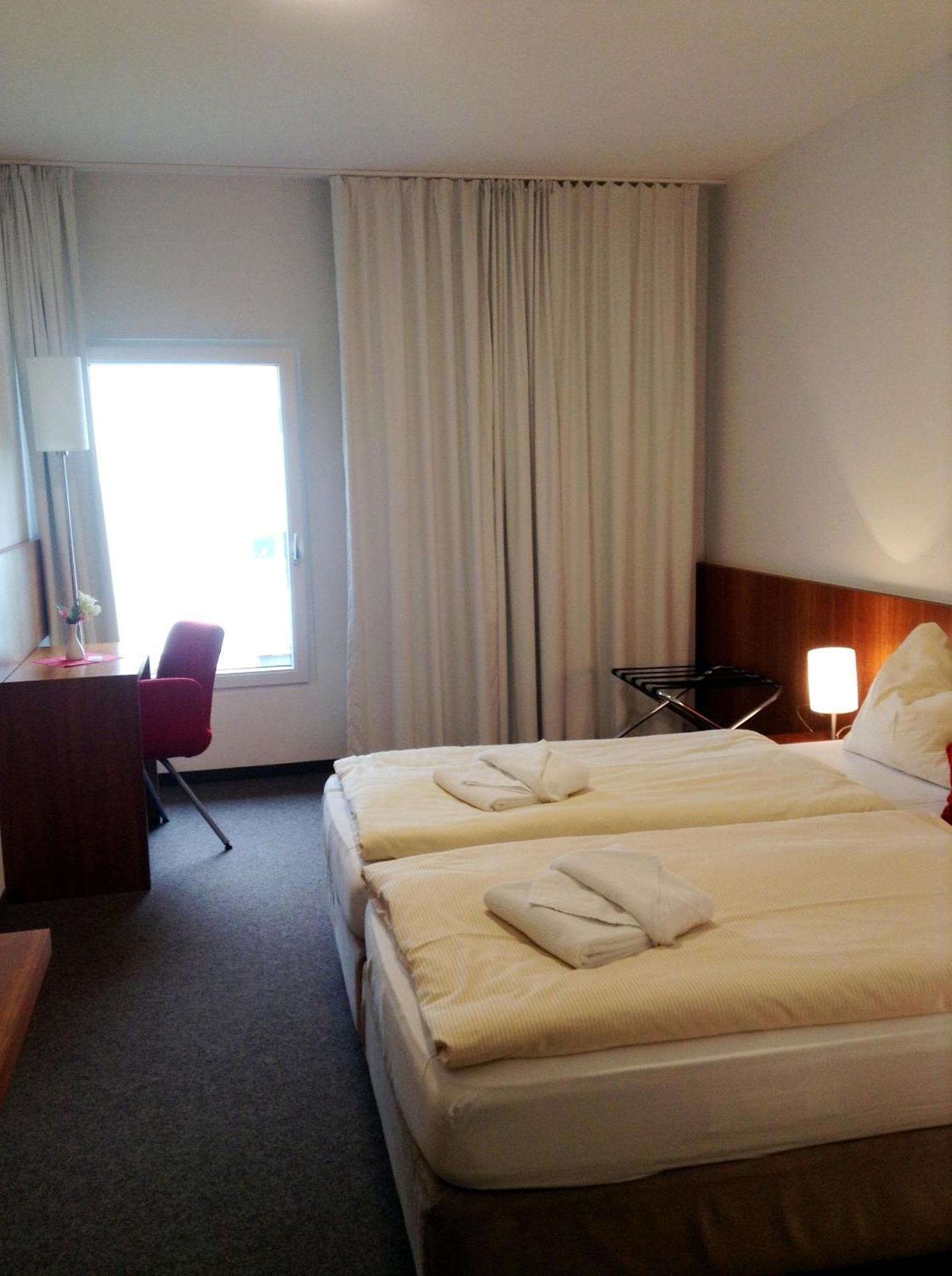 Hotel Thalinger Hof Kronstorf Esterno foto