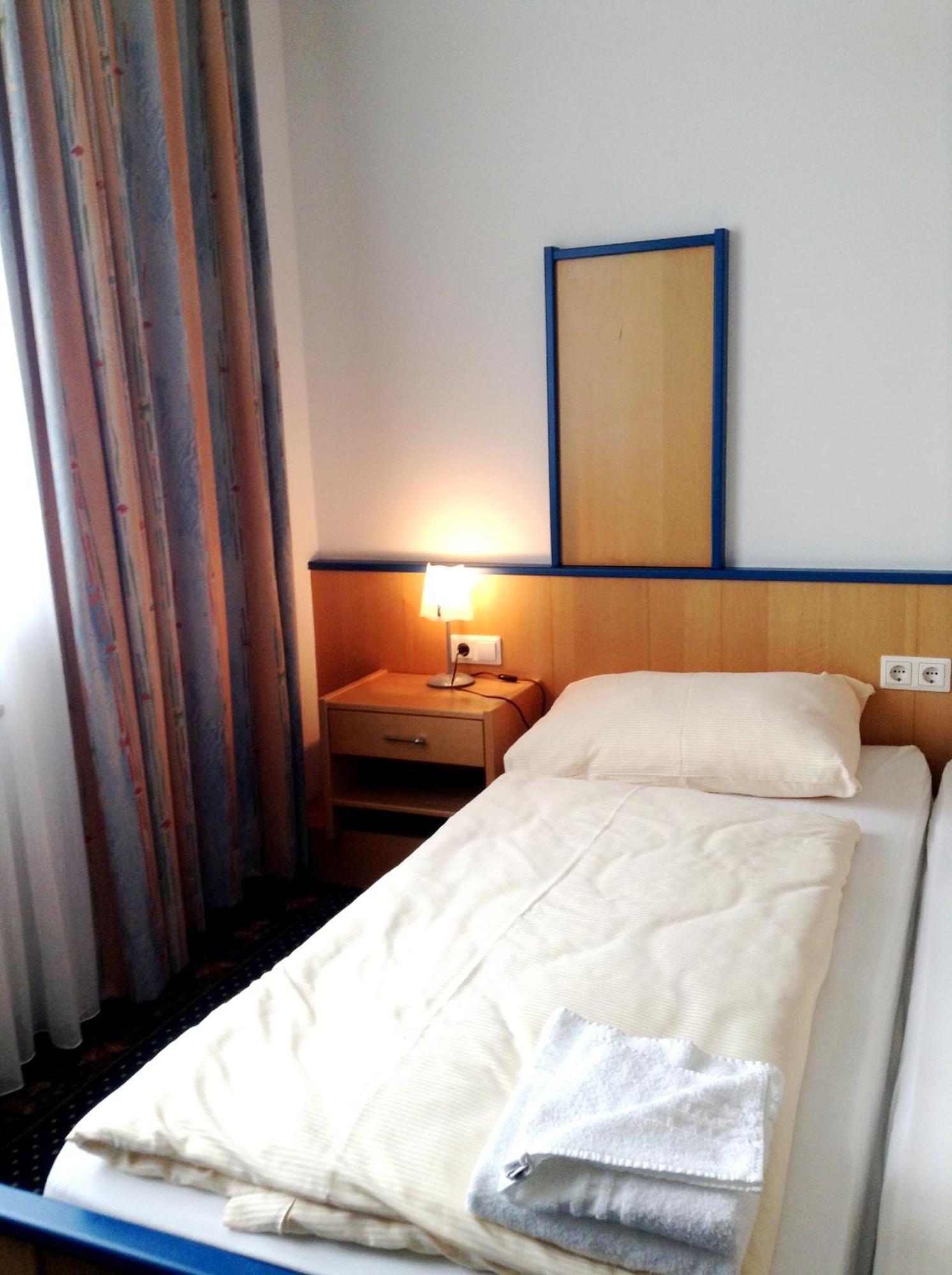 Hotel Thalinger Hof Kronstorf Esterno foto